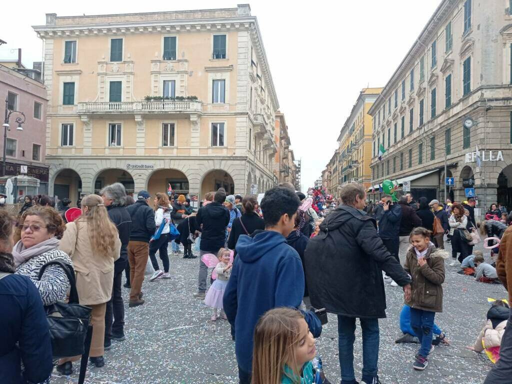 Carnevale 2023 a Chiavari: pentolaccia, trampolieri e musica in piazza -  Mentelocale Web Magazine