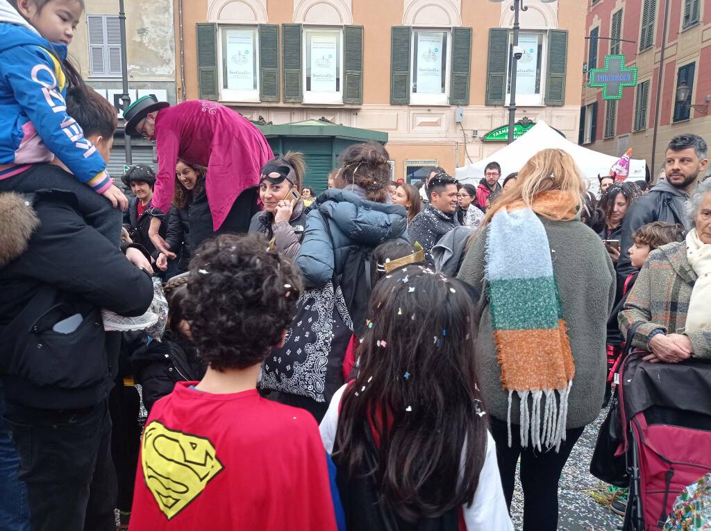 Carnevale a Chiavari: in piazza Matteotti concerto e pentolaccia - Prima il  Levante