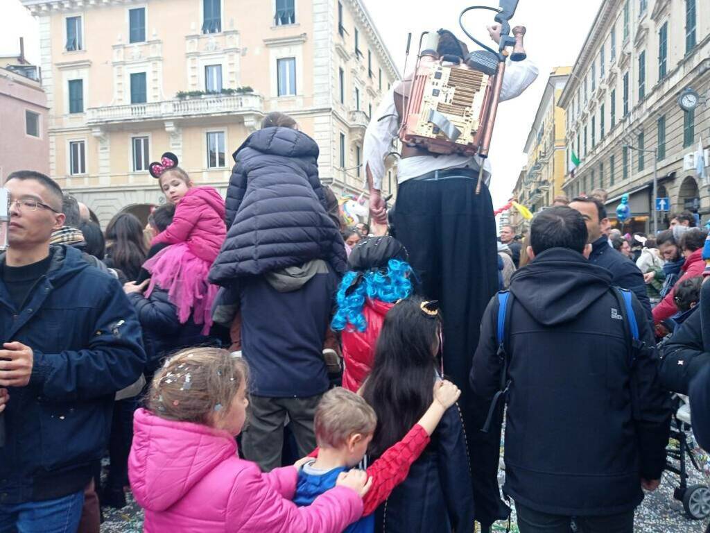 Carnevale a Chiavari: in piazza Matteotti concerto e pentolaccia - Prima il  Levante