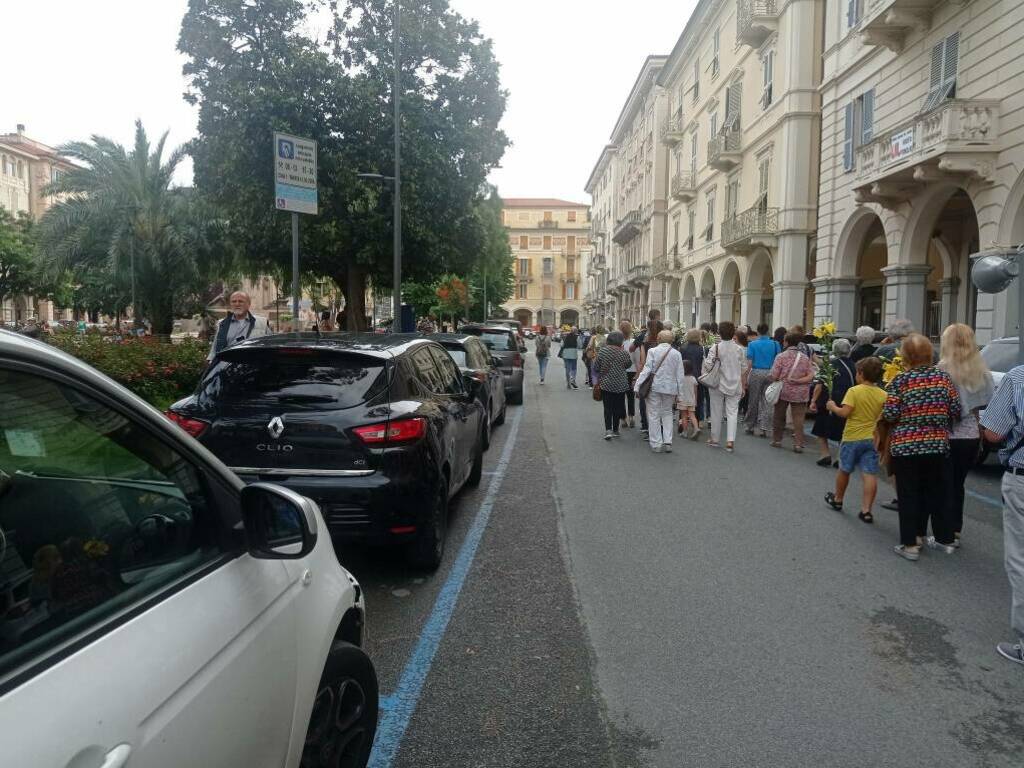 Chiavari Santantonio Da Padova Gioiosa Processione Nella Chiesa Dei Frati Levantenews 