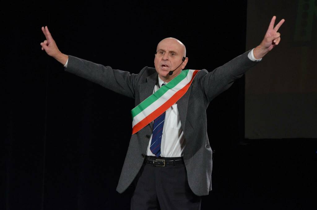 Rino Giannini, attore e regista, Teatro Stabile di Genova, Liceo Marconi Delpino, cabaret, teatro classico, scuola di teatro, emittente RTL, Zelig, "Scherzi a parte"