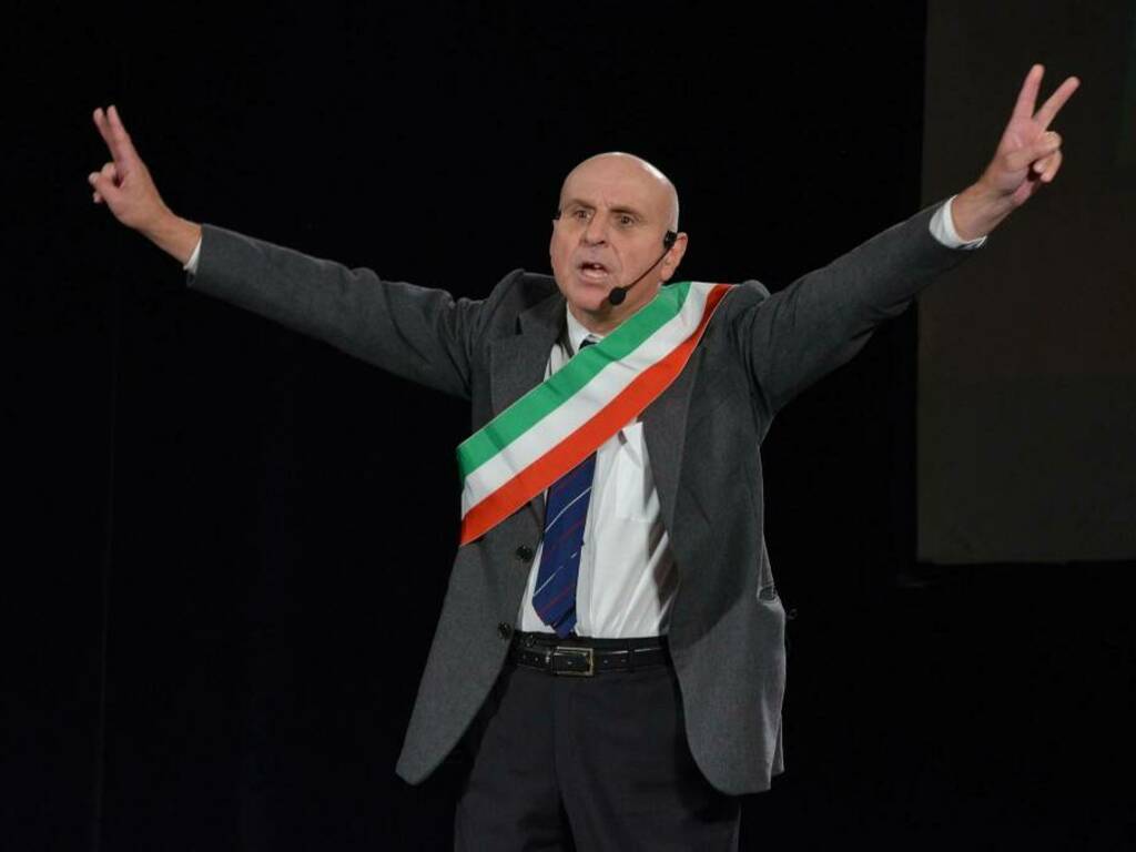 Rino Giannini, attore e regista, Teatro Stabile di Genova, Liceo Marconi Delpino, cabaret, teatro classico, scuola di teatro, emittente RTL, Zelig, "Scherzi a parte"