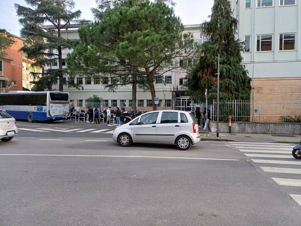 Amt, bus, piazza Nassirya, studenti, autisti, liceo Marconi Delpino,  Istituto Caboto, spazi igienici e ristoro, Istituto Caboto, capolinea Colonia Fara, Hotel Torre Fara