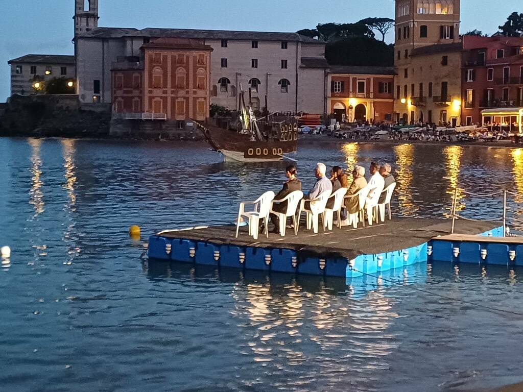 Barcarolata, Baia del Silenzio, "Il potente Charizard della penisola"