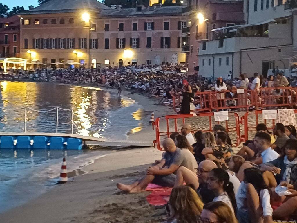 Barcarolata, Baia del Silenzio, "Il potente Charizard della penisola"