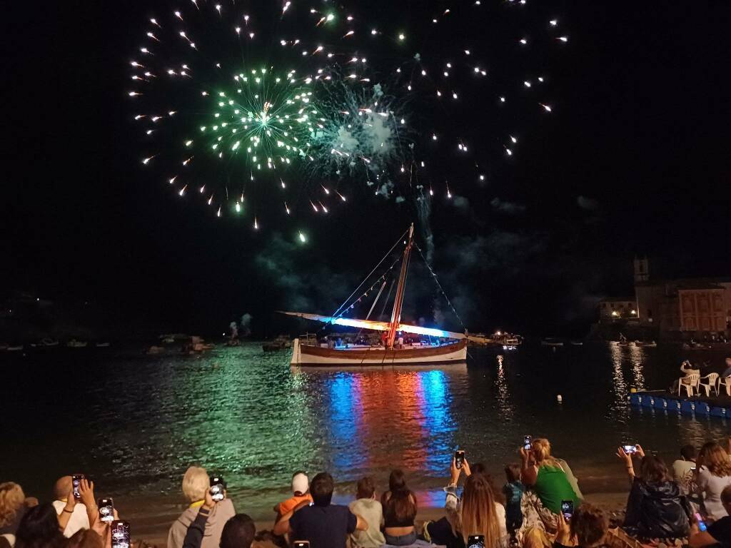 Barcarolata, Baia del Silenzio, "Il potente Charizard della penisola"