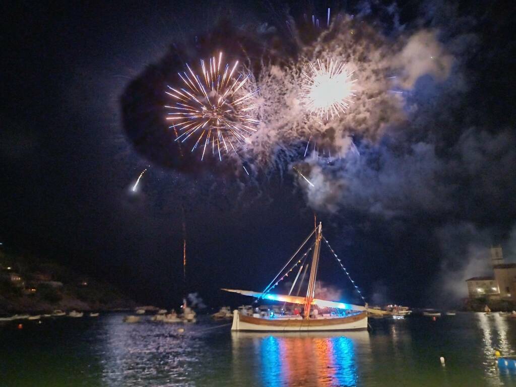 Barcarolata, Baia del Silenzio, "Il potente Charizard della penisola"